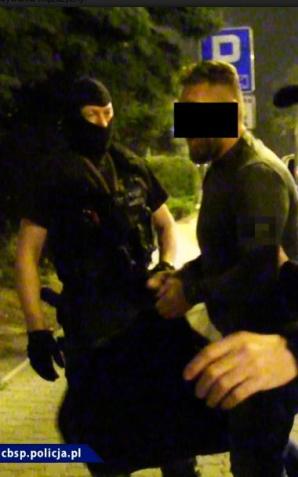 W policyjnej eskorcie do kraju przyleciał z Włoch Paweł M. ps. 