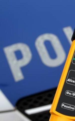 2 promile, auto, trzyletnie dziecko, zaspa i na koniec policja