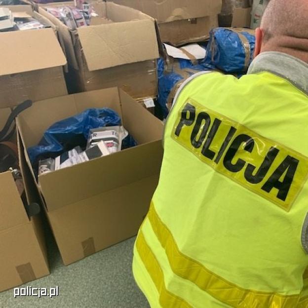 [VIDEO] Policjanci zabezpieczyli podrobioną odzież wartą blisko 1 mln zł