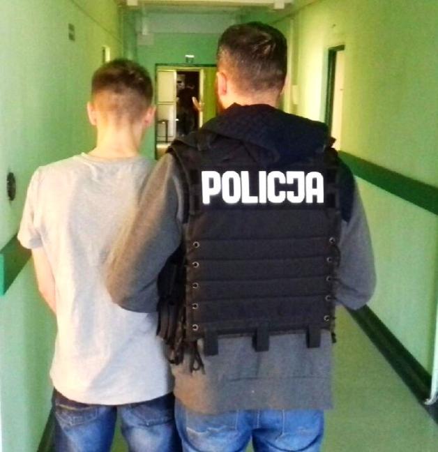 19-latek chciał oszukać seniorkę. Wpadł podczas przekazania 15 tysięcy złotych