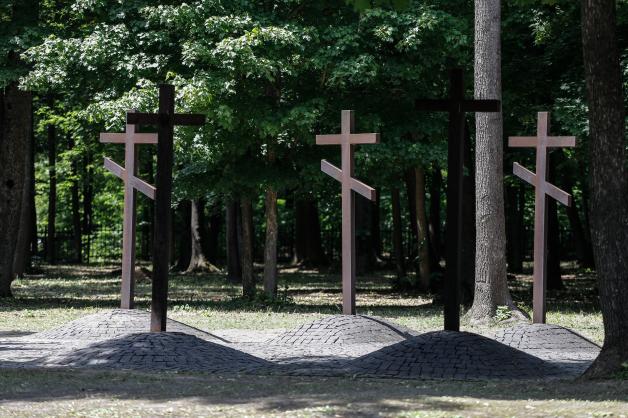 Rosyjska bomba kasetowa spadła na Cmentarz Ofiar Totalitaryzmu w Charkowie. Pozostałe nekropolie znajdują się w: Katyniu (Rosja), Miednoje (Rosja) oraz Kijowie-Bykowni (Ukraina)